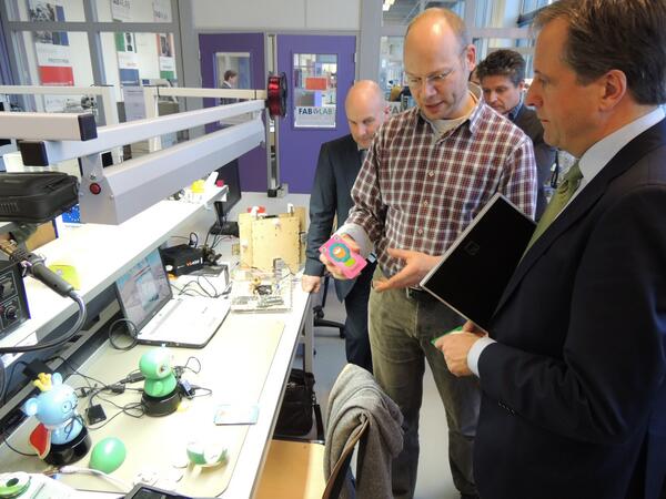 Robots fuelling new industries? The Dutch politician Alexander Pechthold was certainly interested! #ixiplay