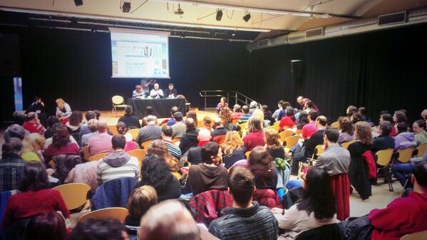AssemDocentBCN's tweet photo. Arrenca la III Assemblea de Docents de #Barcelona amb la intervenció dels companys de @PanricoBCN http://t.co/LpFeee3Fhw
