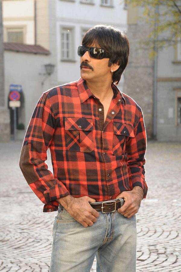 RaviTeja_Fans's tweet photo. #HappyBirthdayRaviteja King Of Mass http://t.co/r9u1HIJ92b