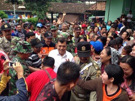 Bertemu Warga yg terkena dampak banjir di Pati ,kita doakan banjir lekas surut