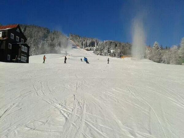 SnezkaResidenc's tweet photo. Wow.... Skiresort.cz.  #pecpodsnezkou in March and April just a few weeks available. @SnezkaResidenc http://t.co/wxvx1pHc4p