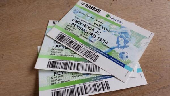 bokkow's tweet photo. jaja we gaan naar Kerkrade! #rodFEY #awaydays @keesberg1992 http://t.co/Q4nJp6EDv9