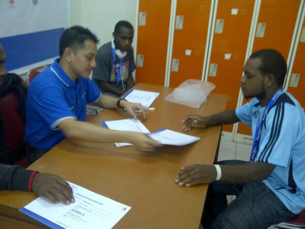 Penyerahan piagam untuk setiap pemain tim sebagai bentuk apresiasi. Ini adalah visi dan misi BLAI untuk pembinaan.