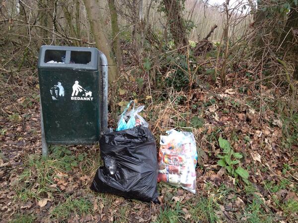 JoseHermens's tweet photo. Neem je afval mee naar huis. Laat het niet achter in de #natuur. http://t.co/JXIuYXWhe3