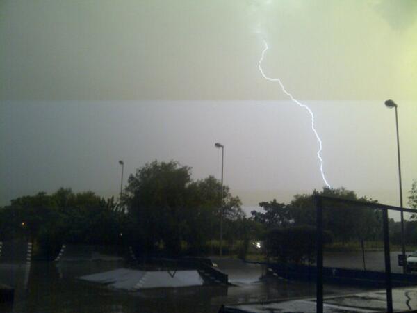 Wernerl87's tweet photo. We snuck into the skatepark and I kinda got lucky after a late afternoon rain interrupted skate. #nature #pretoria http://t.co/kUJYc04y51