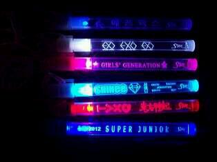 keepkpopping's tweet photo. LS tabung. 85rb. BEBAS request http://t.co/SlShIFIrbe RT @_Fiskaaa jual Lightstick!?