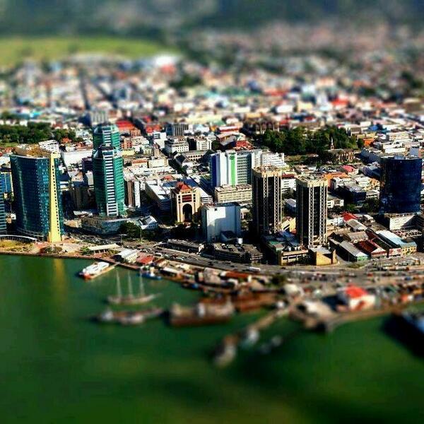 Port of spain. тринидад и тобаго порт-оф-спейн небоскрёбы. порт оф спейн флаг. столица тринидад. порт-оф-спейн тринидад.