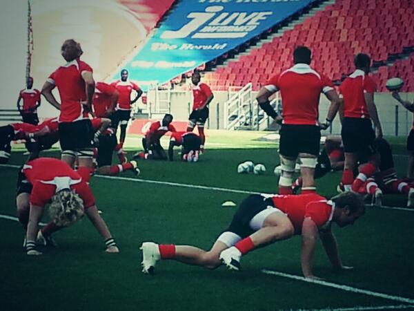 Warming up ahead of the clash against the <a href="/CheetahsRugby/">Toyota Cheetahs</a>