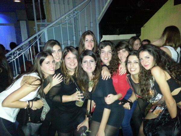 Lorenayd215's tweet photo. Con las más guapas @Mireiagil93 @ClaudiaFusinato @TatianaAlbillar @AnaRodesGarcia ... http://t.co/zppr12CzUc