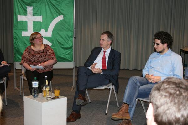 NRW-Minister Johannes #Remmel im Gespräch mit der #KLJB NRW tinyurl.com/kwejgfo