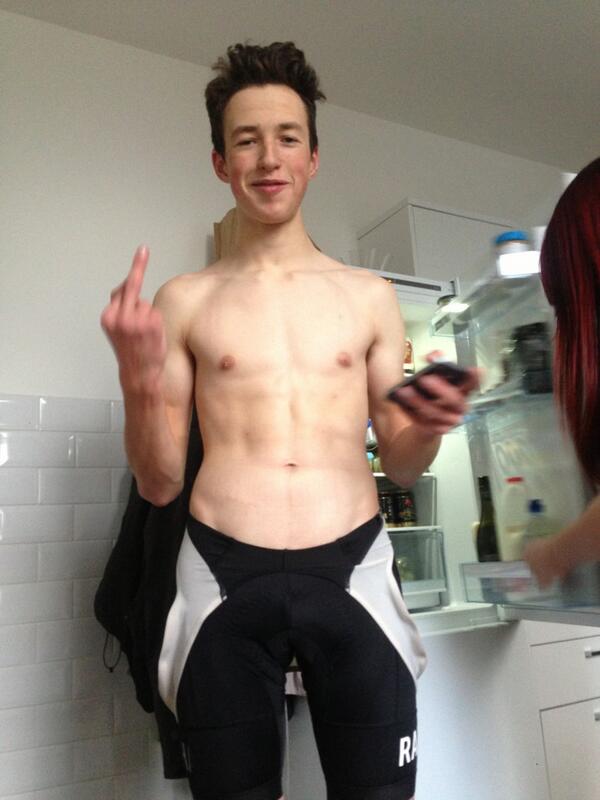 Alex Fold tweet media