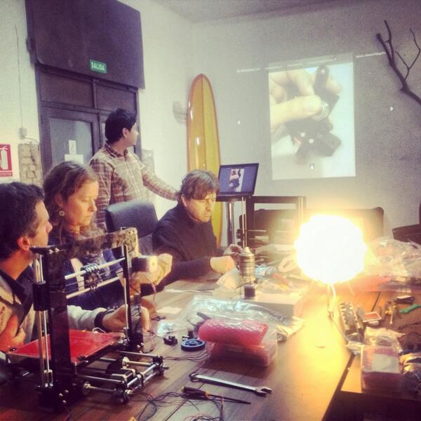 Workether's tweet photo. Hoy estamos fabricando #impresoras3D en Workether con @impresoras_3d. ¡Estad atentos, más talleres pronto! #makers http://t.co/xxiY5pUWYY
