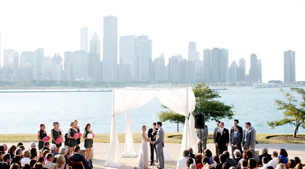 Chicago has lots to offer, including amazing ceremony backdrops. 

#realwedding: bit.ly/19KNCfn
-