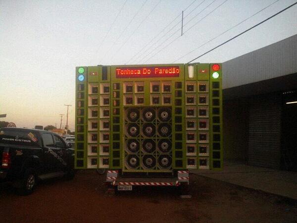 TonhecaDantas's tweet photo. Vendo estrutura + reboque do antigo @ParedaoGodzilla valor 30 mil recebo carro como parte do pagamento http://t.co/QSrXH2kxcp