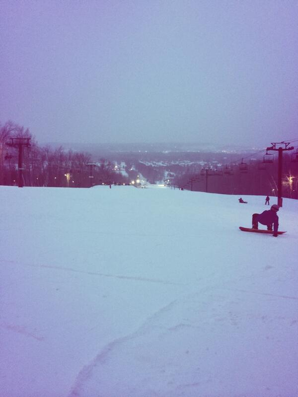 JasonFlores75's tweet photo. Night skiing http://t.co/6hwvcKNamm
