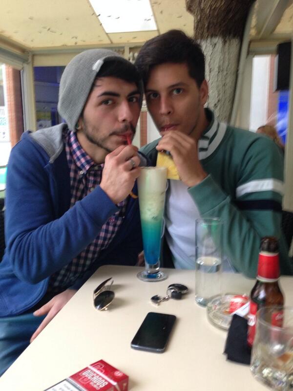 edudelossantos's tweet photo. De tranki en @Doyoulikekakao con @Quinoperez9 @Yeiblack88 y @ManuGarrocho http://t.co/V6KJxrlGrU