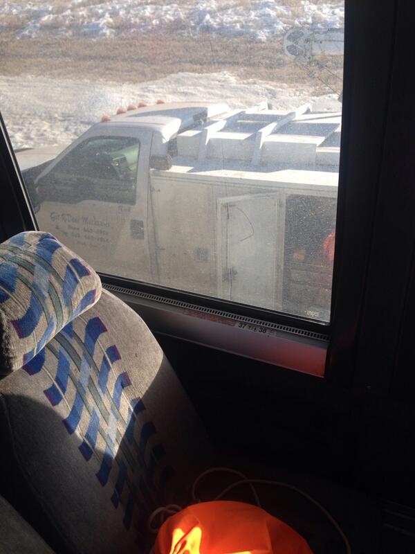 Sandyman61's tweet photo. @PJHL_Problems looks like clones vs. Knox game will be a 10 oclock puck drop tonight. #brokedown #noteventogulllake http://t.co/eIDURDdjQz