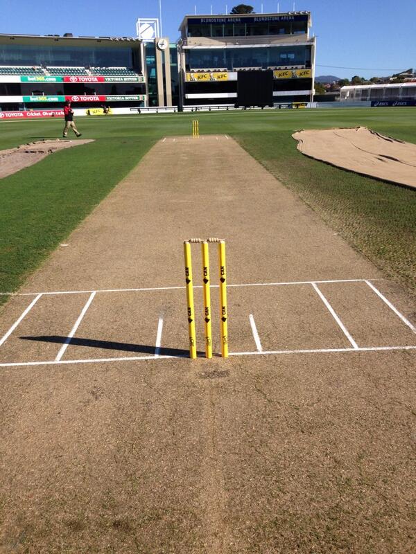 ECB_cricket's tweet photo. The track for the 3rd Women's Ashes ODI. Looks pretty flat. Bat or bowl? What would Charlotte Edwards do? #WWCED http://t.co/i8o2sTvdK9