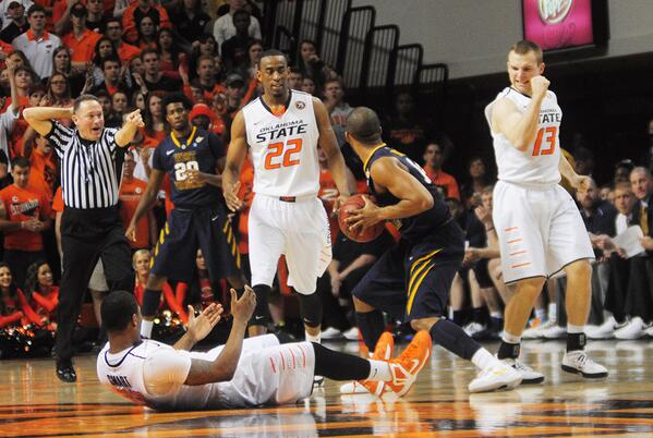 shuttrking's tweet image. Any #okstate or #wvu know who the WVU guard is in this picture? #IDProblems