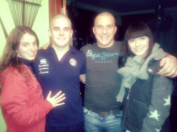 BeaOdri's tweet photo. @BeaOdri: Después del partido con @ORDIZIARUGBY corte de pelo TOTAL de #oiergoya y @imalda95. http://t.co/G8MTRXG35Z