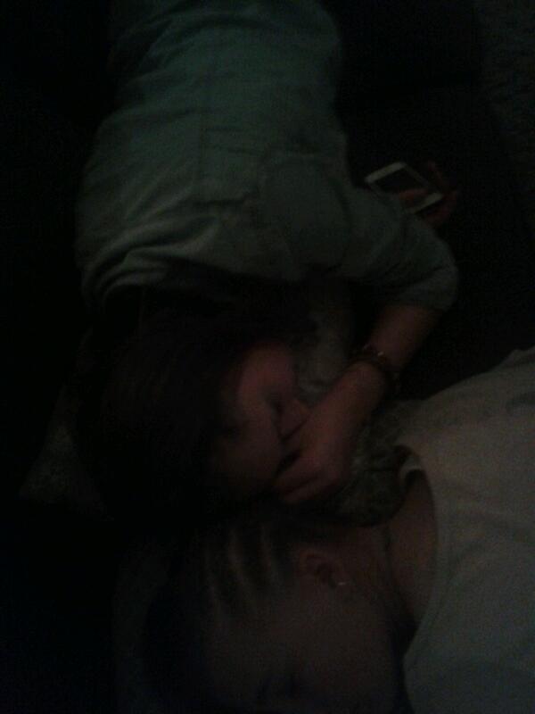 lummarapost's tweet photo. En ze slapen or @Lummie3 en @JannekexLoveyou http://t.co/hSwIFFNrod