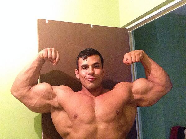heman_pgb's tweet photo. Doble bicep ! 111.5 kg http://t.co/72uc2mbwDc
