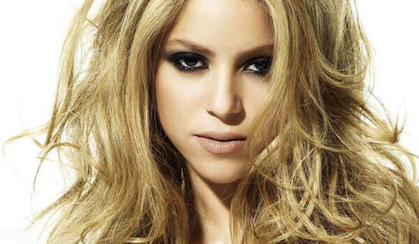 AdrianPresenta's tweet photo. Hoy cumple sus #37 años @shakira http://t.co/4AfW11e9kt #vossabeis