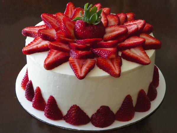 FoodSims's tweet image. Strawberry Cake
