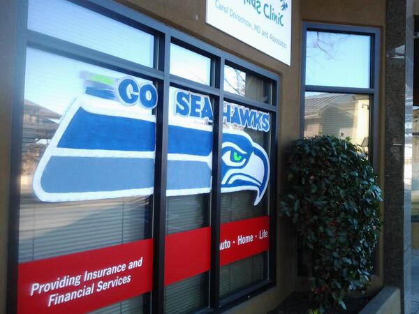 mcjulie's tweet photo. High end Seahawks spirit. #pinehurstseattle http://t.co/XxvKehtJeq