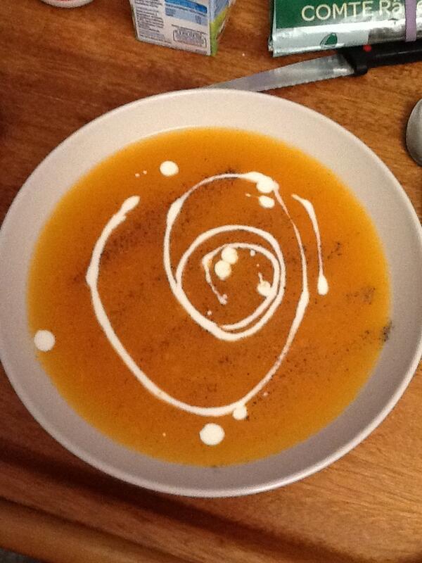 FarawayRose's tweet image. Alors, pas de candidats pour ma soupe ? #bonbonbon #jenote ...et avec ça, toujours pas tentés ? #allezonycroit