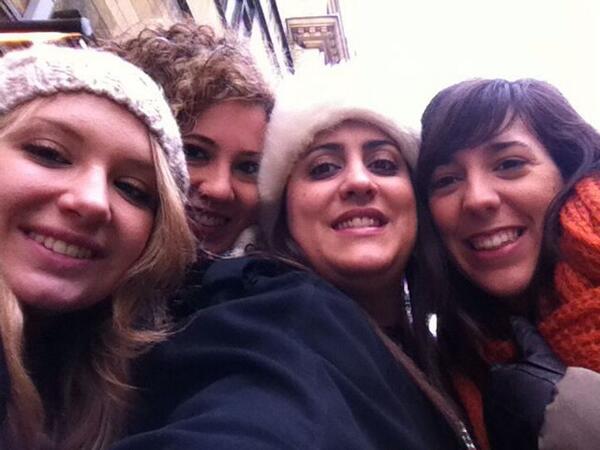 420Mary's tweet photo. día estupendo con @Carmen_mf14 @maysu91 @faby914  en Oxford! #primerreencuentrojuntas http://t.co/e0SGjhgzsr