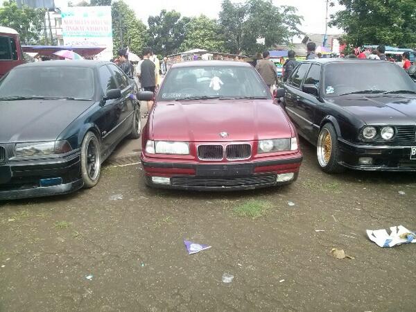 At lapangan karangpawitan karawang #PeloporKeselamatanBerlalulintas <a href="/TMCPoldaMetro/">TMC Polda Metro Jaya</a>