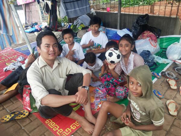 CANIndonesia's tweet photo. @JayantiPMR264  #poskobanjircengkareng http://t.co/WzA106Ixdh