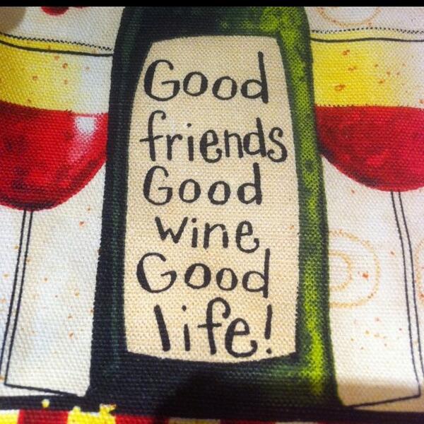 Chiringuito1's tweet photo. Para una buena vida, sólo necesitas un buen #vino y buenos amigos http://t.co/Ufv7gFsZ8u