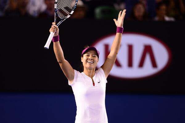 LiNa_Official's tweet photo. Glorious moment for Li Na, after winning her second grand slam tittle http://t.co/lSOutL0JF7
