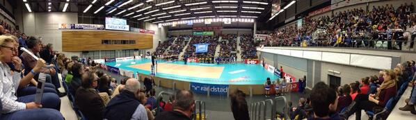 laurentje98's tweet photo. Having fun op de volleybal 😄 http://t.co/x71cMlmHJb