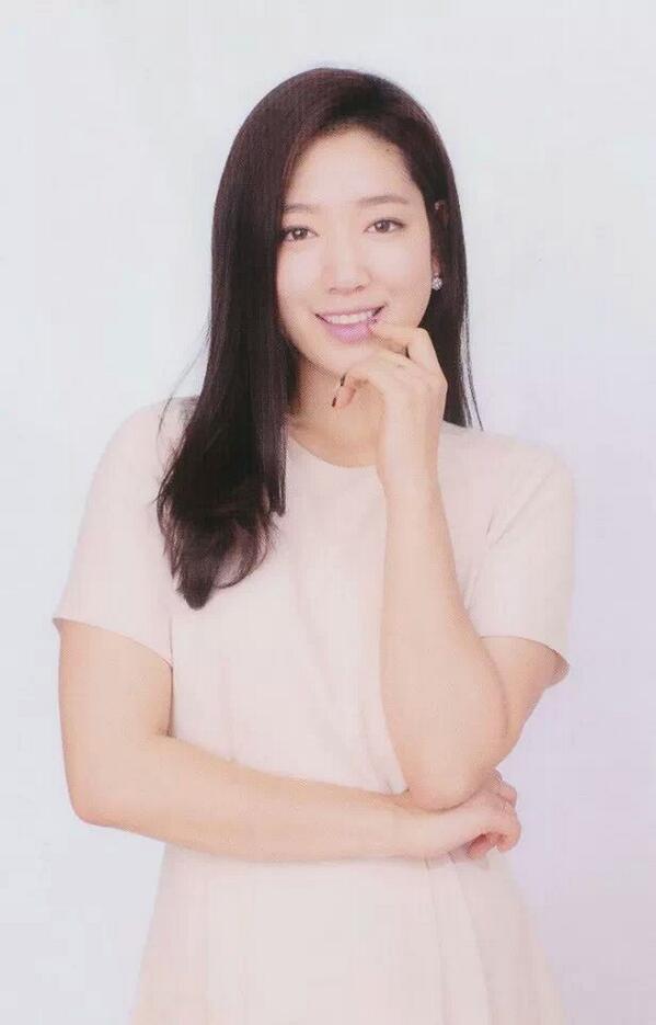 Ssinz2's tweet photo. Shin hye in Japanese magazine #magazine #new #Feb issue @ssinz http://t.co/CnBXfLHMxY