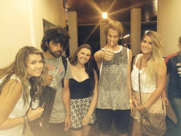 Domi_viggers's tweet photo. @phfat @MicsyHerb @ashiebug95  thanx for the photo phFat!! Had a great night! Danced and Jamed!! #bestfriends http://t.co/5l6fIcy9D2