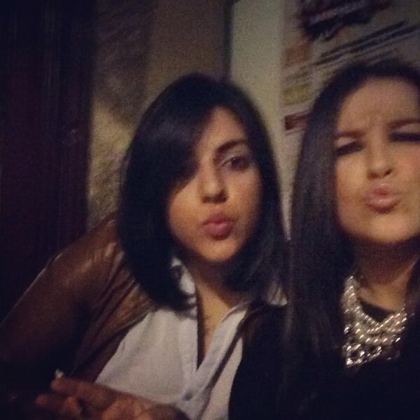 paulacastrocolm's tweet photo. Saturday night con la churriii @AlbaSalgadoF http://t.co/vB3ioKa2s5