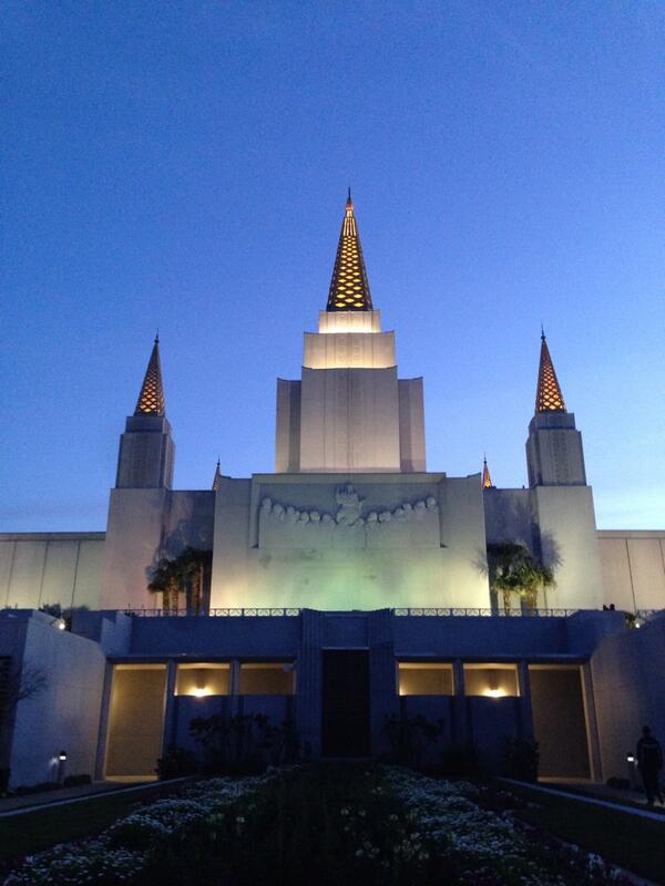 It's a lovely night in Oakland! Getting ready for our second show of tour.