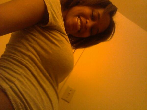 BatesKrystle's tweet photo. Off to bed me and my baby girl gooooo http://t.co/a5s7XBHLnI