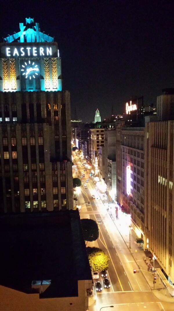 DTLA_Broadway's tweet photo. All these theatre marquees lit up at same time..no wonder Broadway was called the great white way. #DayOnBroadway. http://t.co/DbavoZTbEf