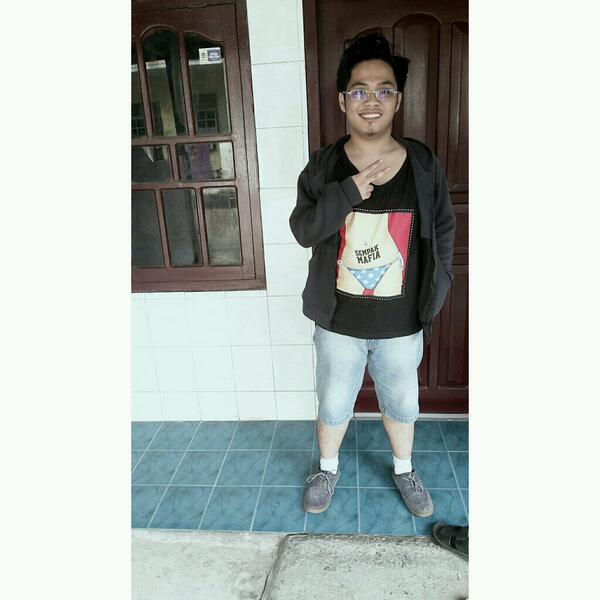 Keren nih -> RT "<a href="/DinoAMM/">-</a>: Today i wear a cool stuff from <a href="/SempakMAFIA/">sempakMAFIA cloth</a> ,yuhuuu =)) "