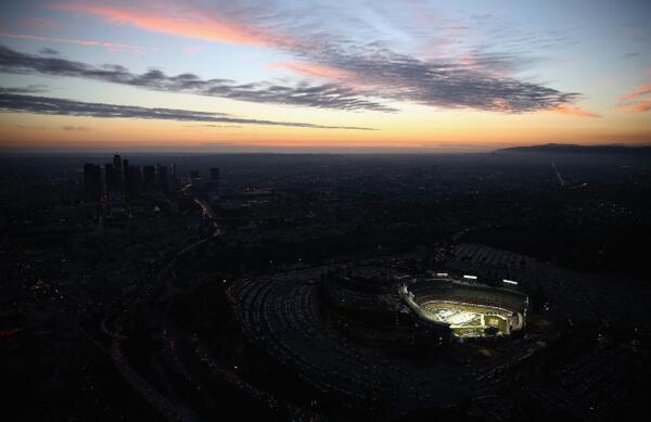 NHL's tweet photo. Is there even a word to describe this aerial shot of #StadiumSeries LA? http://t.co/oTSQOkplHI