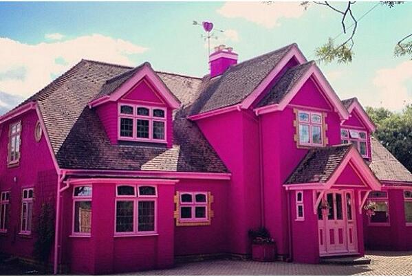 Fashionsnap Com En Twitter バービーの家 ピンク色のファンシーハウス 英国で貸出中 Http T Co Dyc1mtvepj Http T Co Atahnhag8p