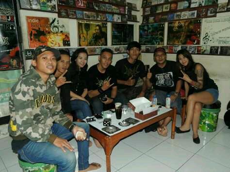 Bareng <a href="/brayofficial/">B.R.A.Y</a> om <a href="/doddyIRO/">Doddy IRO Sardjono</a> n selly vocalist <a href="/13thday_B_S/">13thDayBeforeSuicide</a> di <a href="/iro_radio_jkt/">INDIE RADIO ONLINE</a> 24jan'14