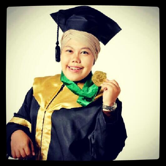che_bunny's tweet photo. S.Pd ku raiiih in 2012 (´⌣`ʃƪ) http://t.co/74D2uw5EDR