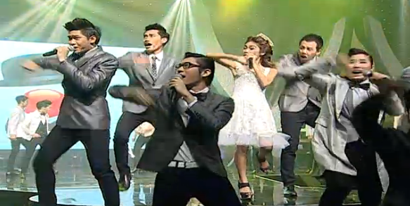 gugugoaround's tweet photo. เจอแว้ว เจอแว้ววว หลบอยู่วี่ 55555 ซ้อมอยู่นี่เอง #thecomedian #tct2 #ss2 http://t.co/xJMbRUHBC5