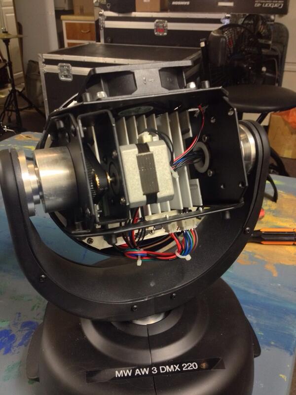 timeofsilence's tweet photo. Doing routine maintenance http://t.co/3JzdjNQroQ