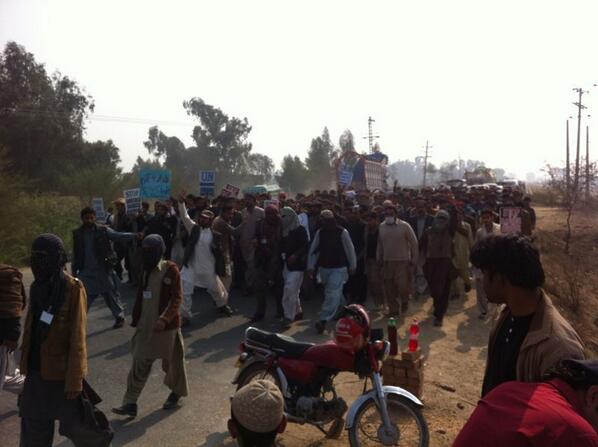 IVBMP's tweet image. As #VBMPLongMarch is getting closer to Dera Ghazi Khan, more and more people are joining.  #BalochUnity #Balochistan